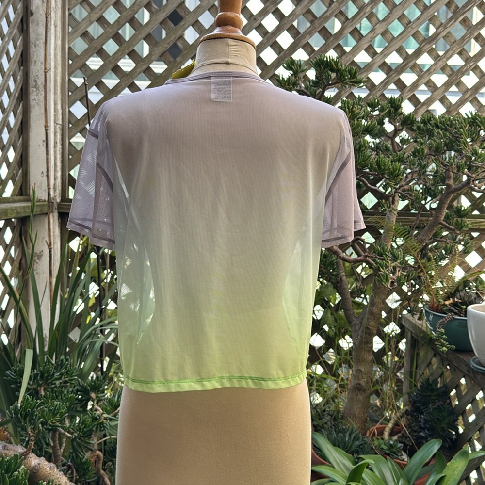 All in Motion Mesh Boxy Tee in gradient colors of lavender to green Small NWT - Picture 2 of 7